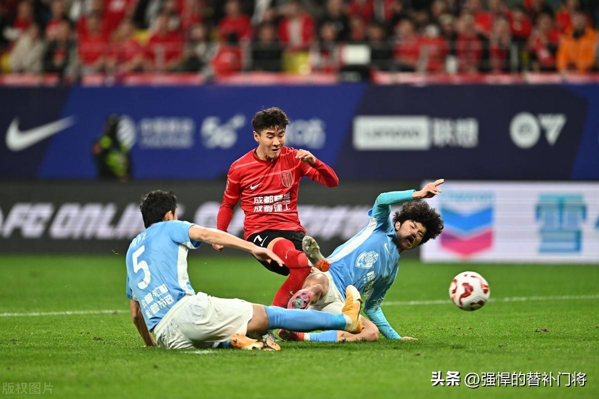 格拉纳达前锋连场破门,成为球队支柱 格拉纳达前锋连场破门,成为球队支柱