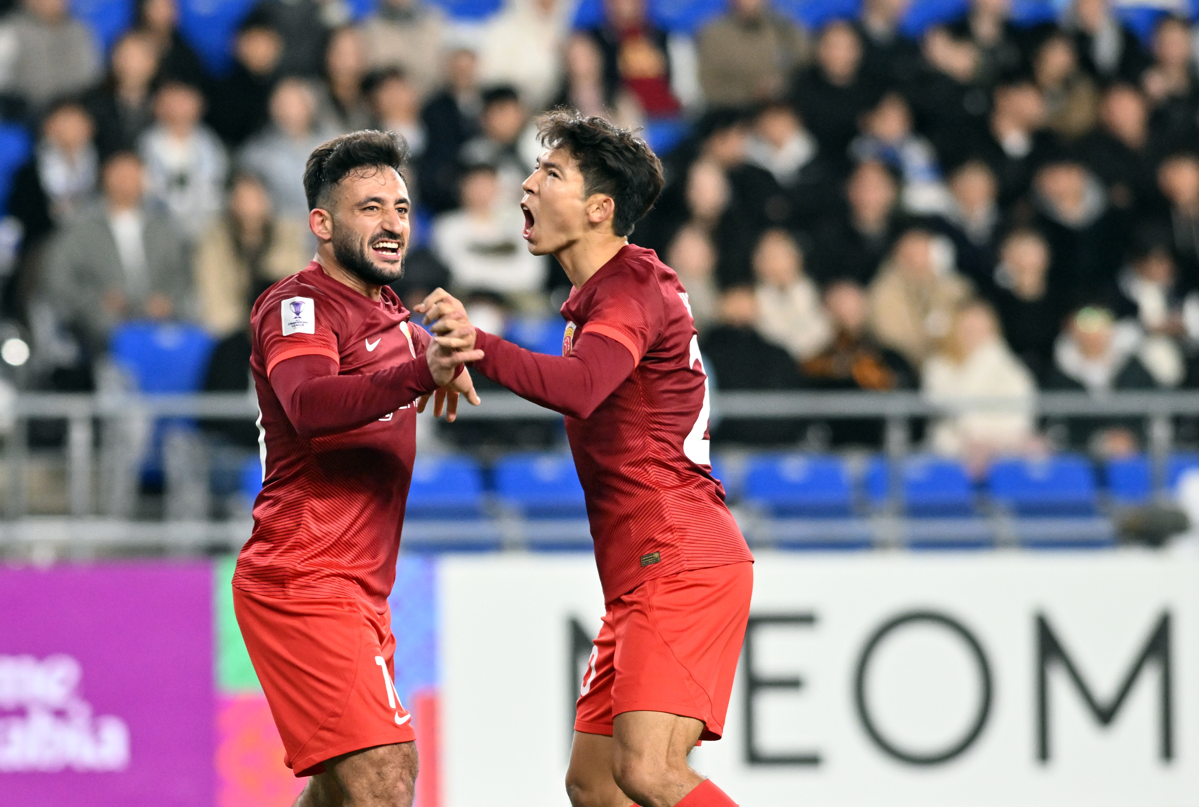 新教练带领球队备战新赛季,目标争冠 新教练带领球队备战新赛季,目标争冠