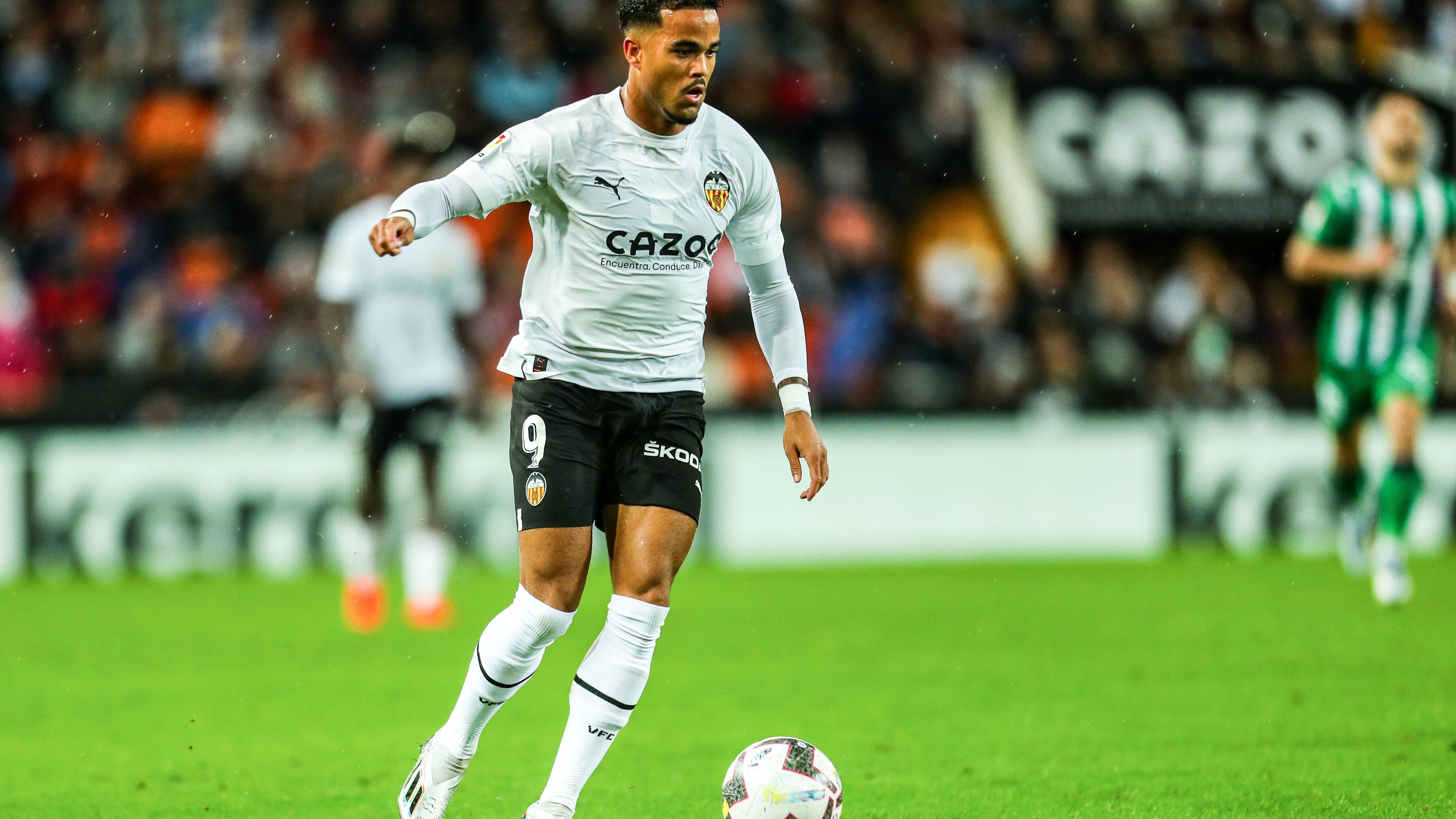 瓦伦西亚惊险晋级,西甲豪门艰难闯入半决赛! 瓦伦西亚惊险晋级,西甲豪门艰难闯入半决赛!