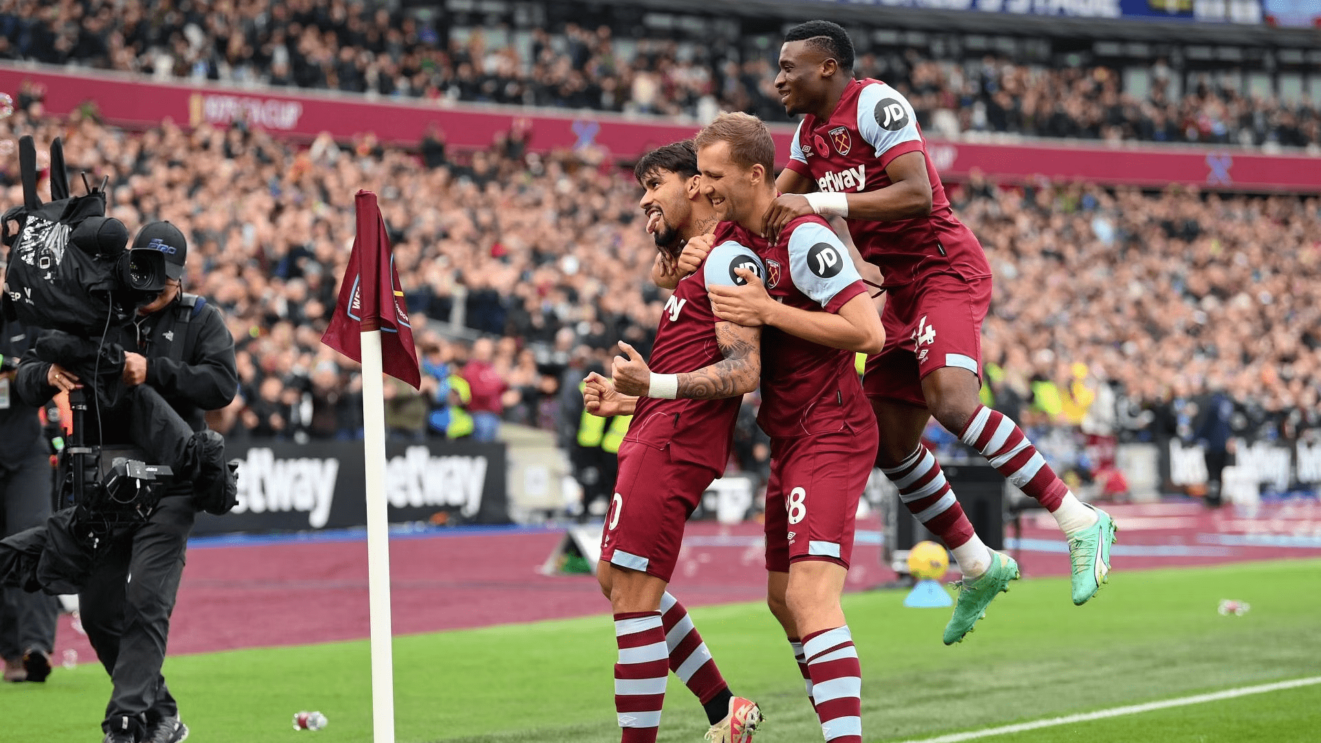 开云体育亚洲官网-佳绩频现：英超豪门球队比拼吸引全球瞩目的简单介绍