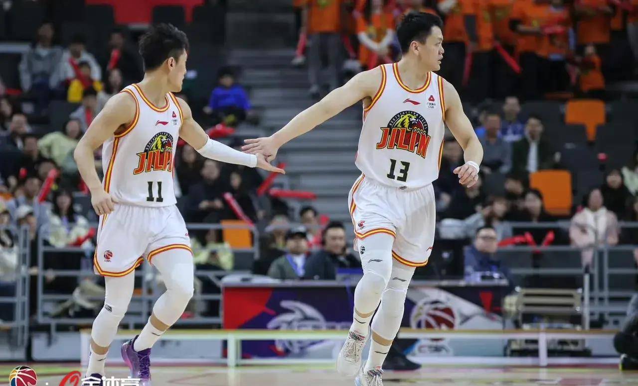 开云体育亚洲官网-吉林东北虎队的稳健表现赢得球迷尊敬的简单介绍