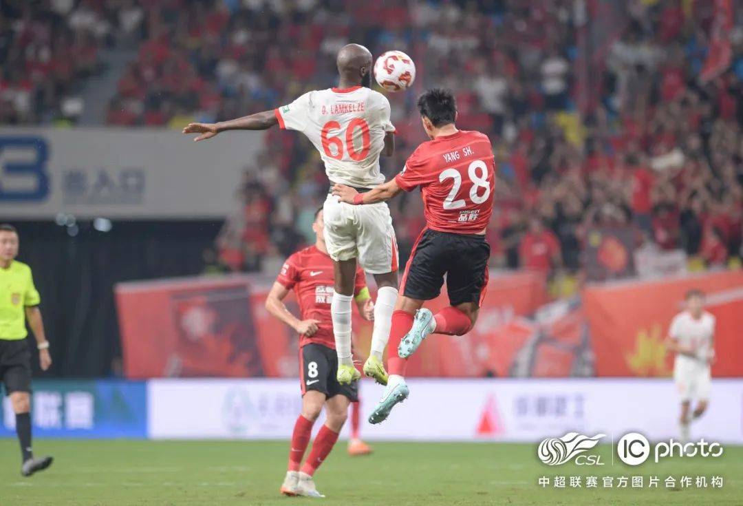 客场战平对手,保持不败状态 客场战平对手,保持不败状态