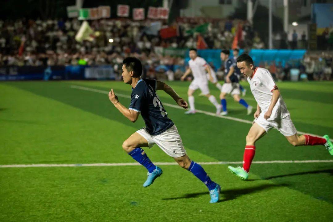 足球比赛中的火爆对抗令人过目难忘! 足球比赛中的火爆对抗令人过目难忘!