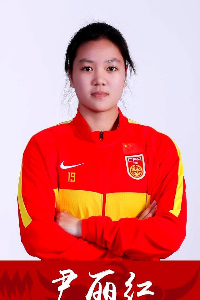 开云体育亚洲官网-女足球员在国内足球赛事中崭露头角