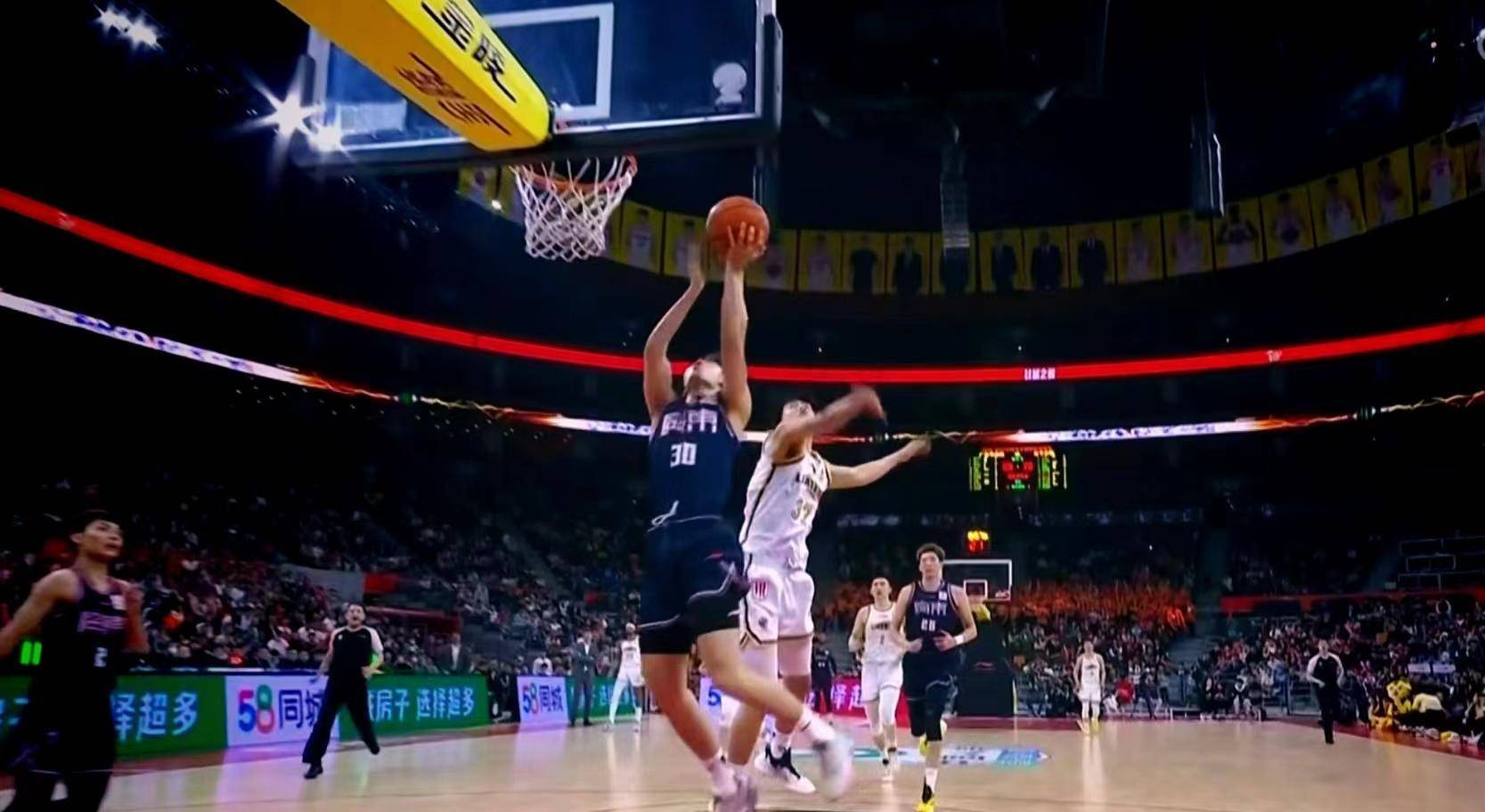 广东宏远队主场赢得关键胜利 广东宏远队主场赢得关键胜利