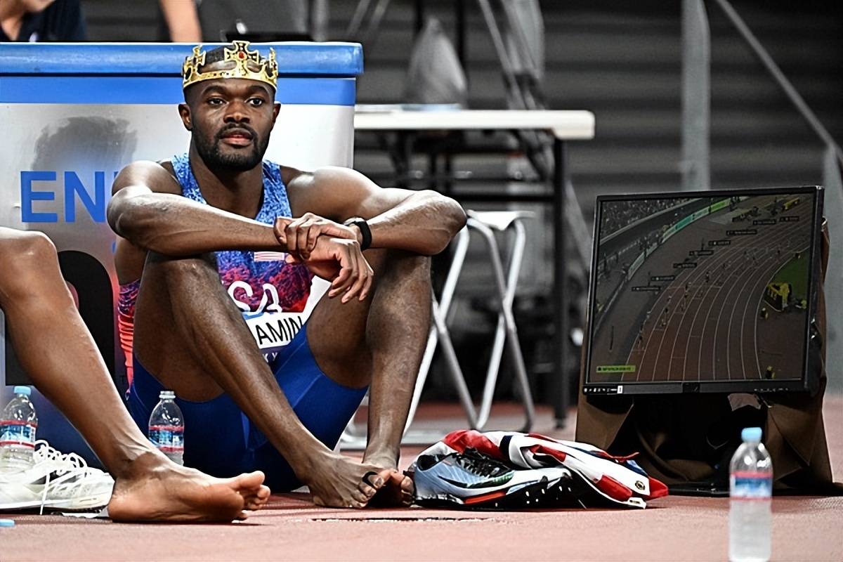 田径比赛再次引发争议,观众不满裁判 田径比赛再次引发争议,观众不满裁判