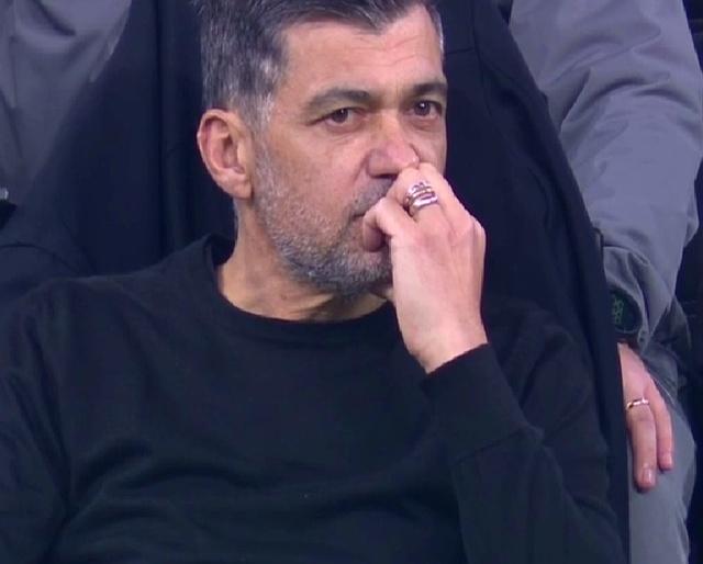 AC米兰再次失利,球迷哀叹连败 AC米兰再次失利,球迷哀叹连败