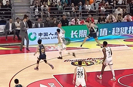 江苏男篮击败四川队,终结连败 江苏男篮击败四川队,终结连败