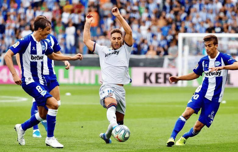 开云体育登录入口-阿拉维斯在主场击溃对手，收获三分