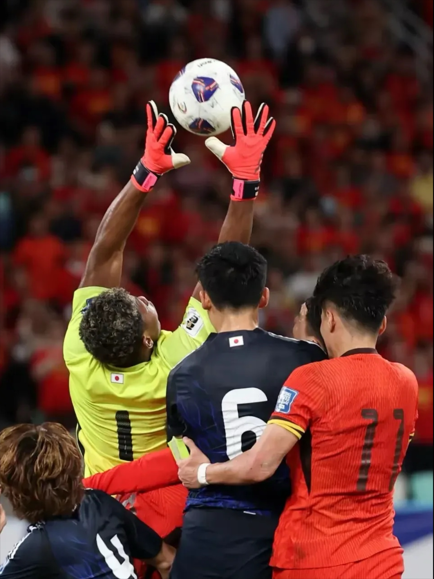 国足再闯硬关,为荣誉拼搏到底 国足再闯硬关,为荣誉拼搏到底