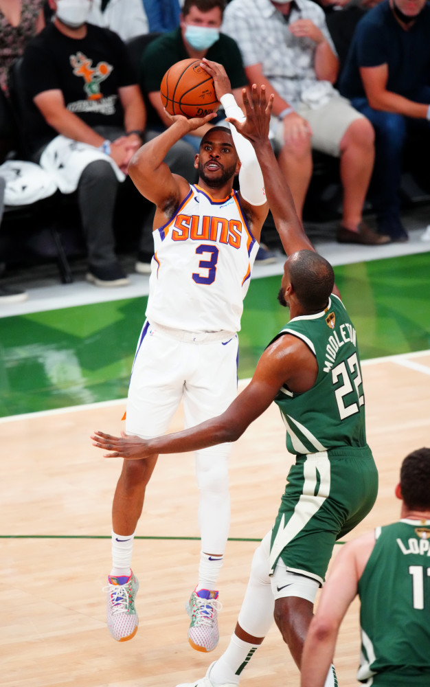 开云体育网页版-雄鹿临危不乱，主场顶住压力获得胜利的简单介绍