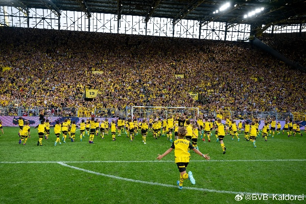 比赛结束后，多特蒙德取得胜利